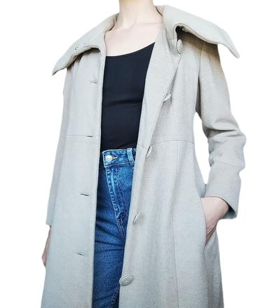 Romantický kabát v strihu do a, s