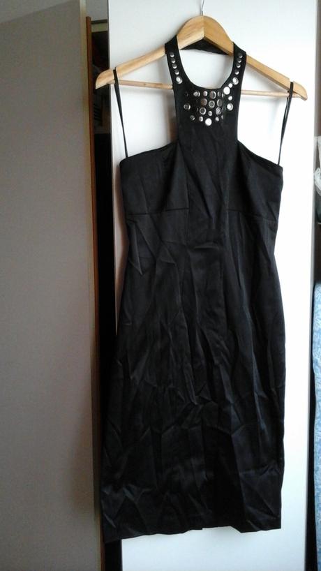 Cierne saty s vybijanym dekoltom nenosene, gate,36