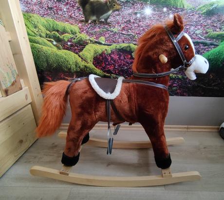 Hojdací kôň interaktívny, 