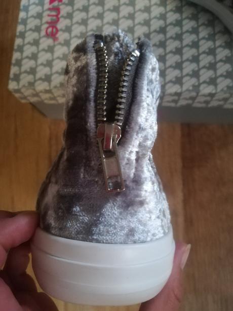 Strieborné tenisky, 38