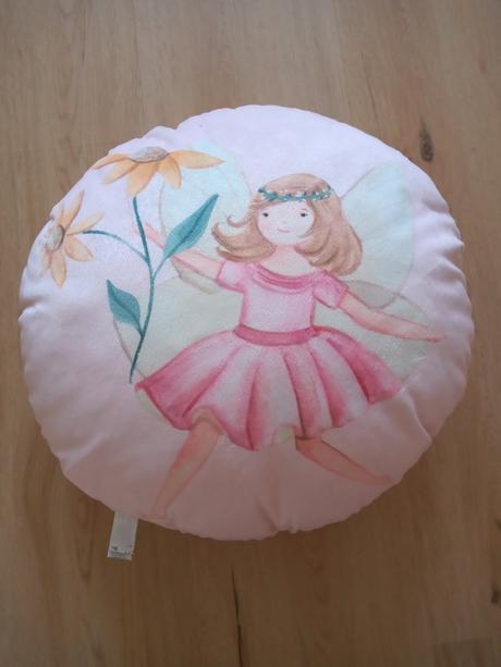 Vankúšik s dievčatkom, 