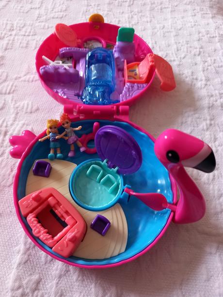 Polly pocket, šikovná hračka (aj) na cesty,