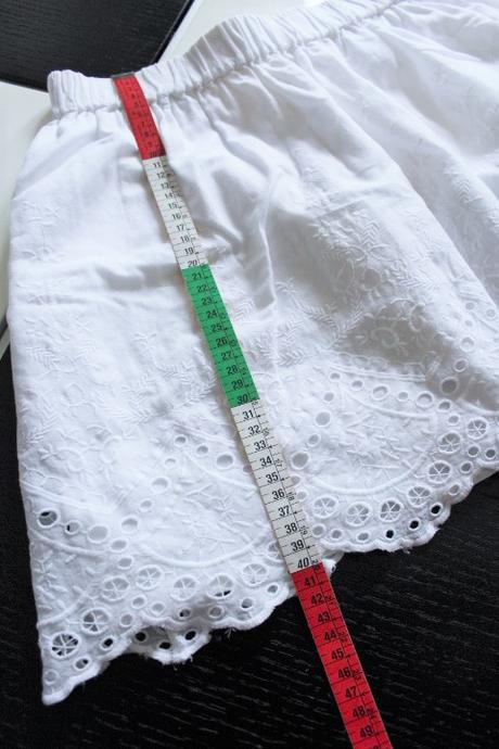 Sukienka s dierkovaním a vreckami na bokoch, h&m,36