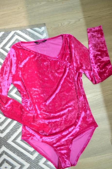 Elastické sexi body zamatové najtrendy s/l, m