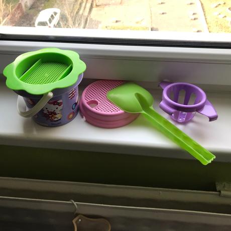 Sietka 2ks, lopatka hello kitty (vedierko predane),