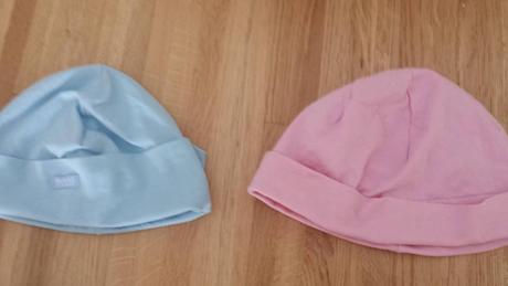 Predám rovnaké súpravy čiapka a šatka a čiapka, 104