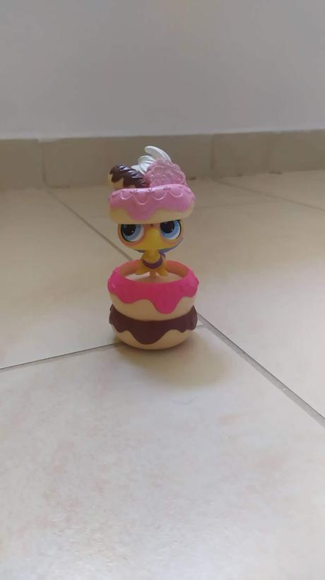 Lps little pet shop hide n sweet bee pet,