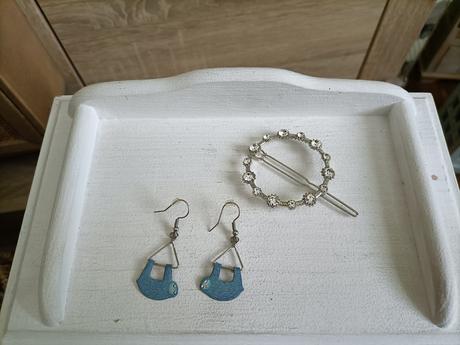 Krásne náušnice od značky paráda plus sponka zdarm,