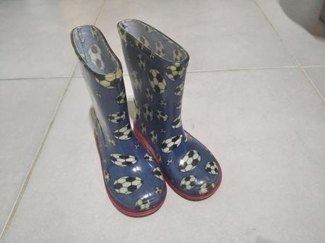 Gumené čižmy, 24