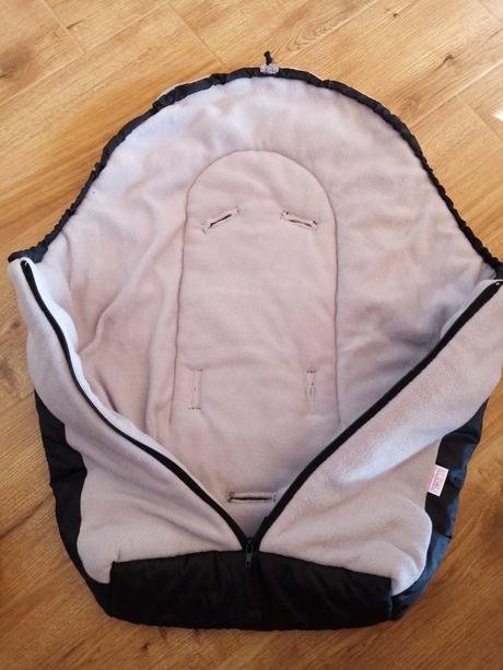 Fusak do autosedačky, že kočíka, nestor