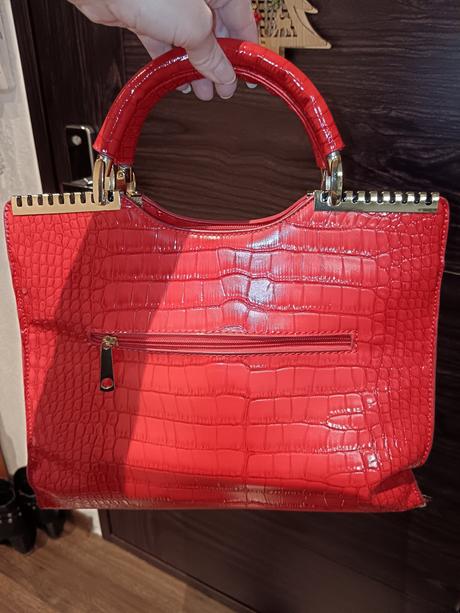 Kabelka červená, zlatisté detaily,