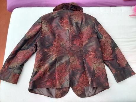 Spoločenský kostým, 42