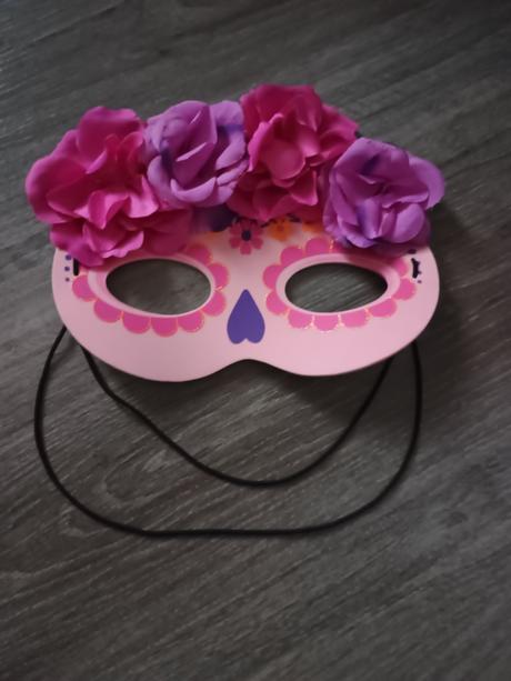 Maska na karneval raz použitá, 