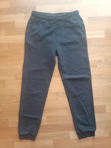 2-pack teplákov značky 4f, 146