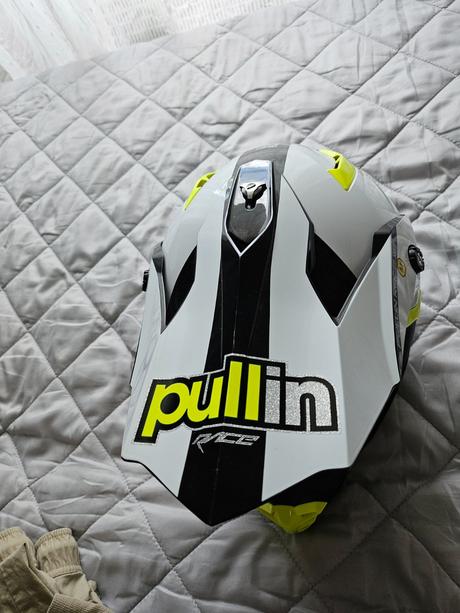 Prilba, m