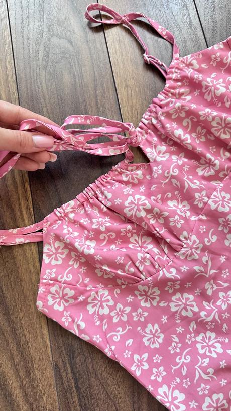 Ružové kvietkovane šaty, s