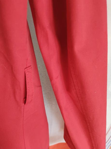 Červený krátky trenčkot, l