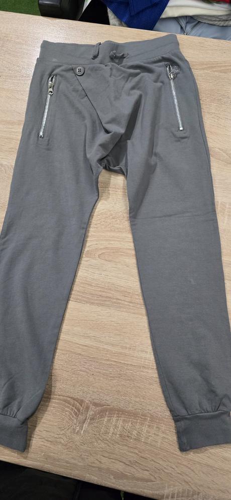 Bedrove teplaky, 134