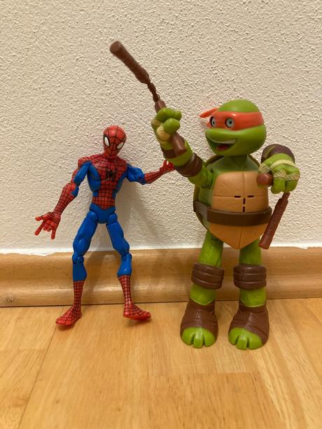 Figurky ninja turtles a spiderman, 