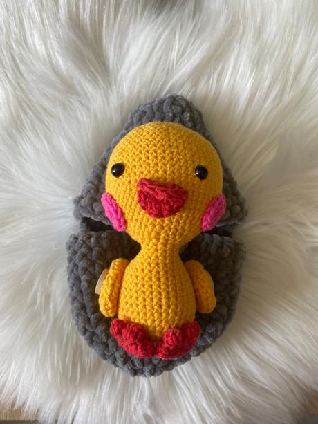 Háčkované kuriatko vo vajíčku,