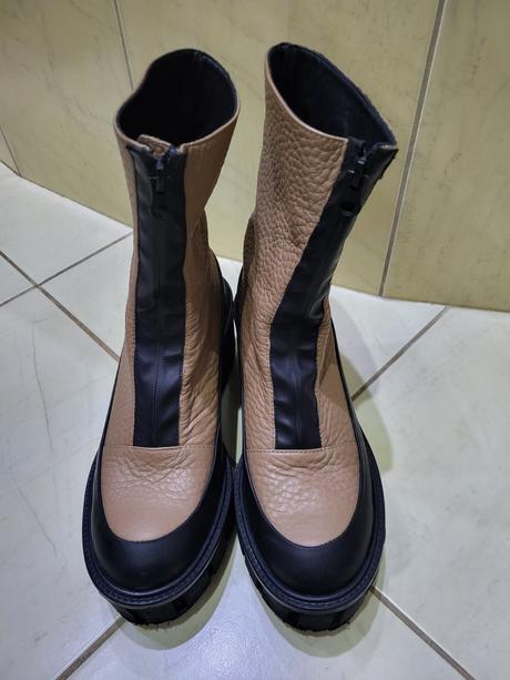 Kvalitné španielske čižmy, 39