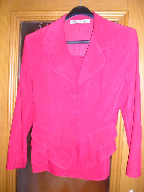 Kostým so sukňou, 38