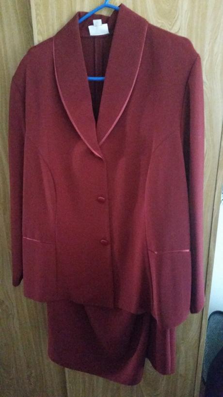 Sukňový kostým, 52