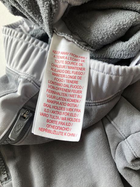 Tepláky, nike,140