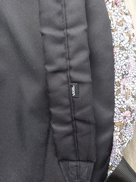 Školský batoh zn.vans - kvetovaný dizajn,