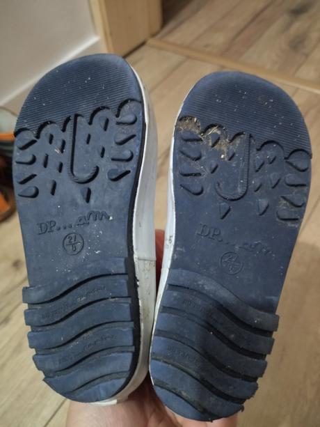 Gumáky dpam (du pareil au meme) v. 27, 27