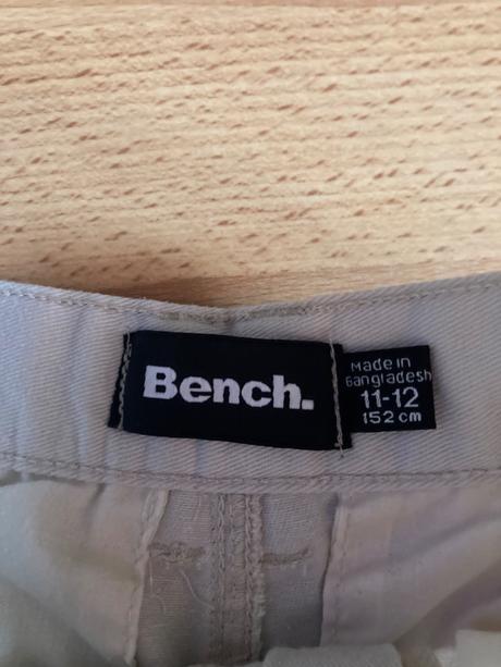 Krémové šortky, bench,152