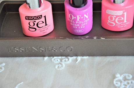 Stojan na laky,parfémy..,