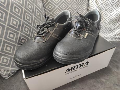 Ochranná obuv s oceľovou špičkou, 43