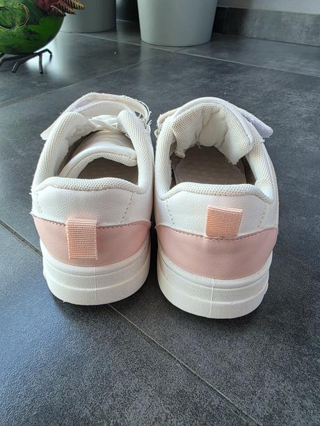 Tenisky z ozdobou, 31