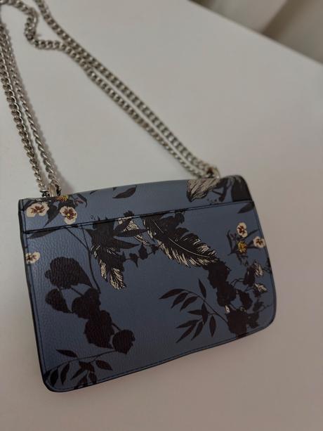 Kabelka mango, mango