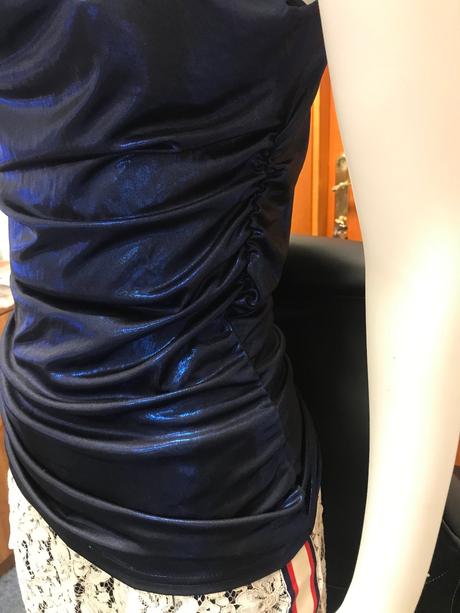 Metalické modré tričko s padavým výstrihom, 32/34, bonprix,34