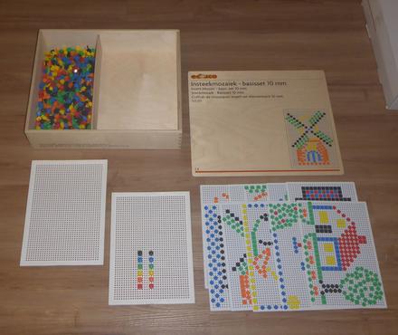 Mozaika v skrinke - malé klinčeky, 