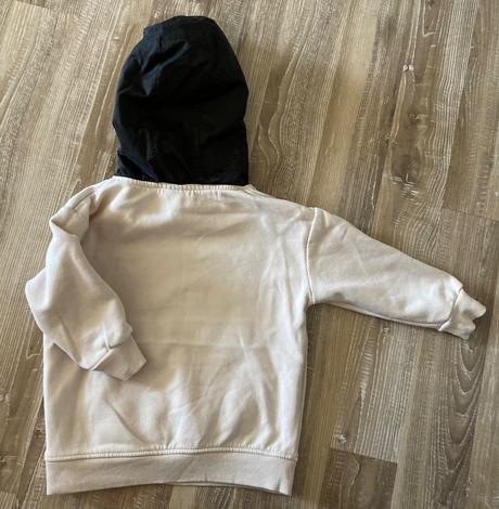 Krásna bekkin mikinka ako nová, 110