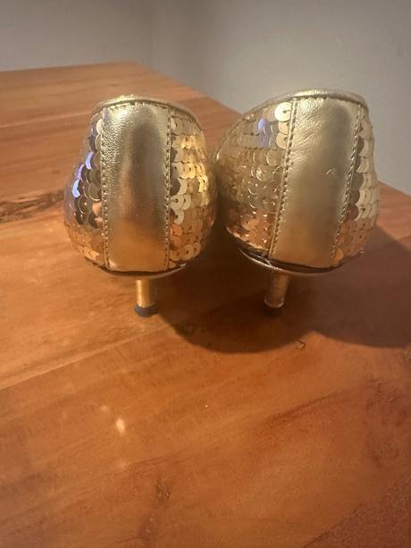 Spoločenské lodičky., 37