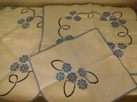 Set obrusov v modro bielom prevedení-kvietky,, 