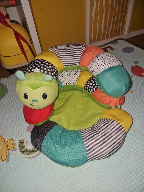 Infantino vankúš húsenica, 