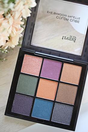 Paletka očných tieňov,