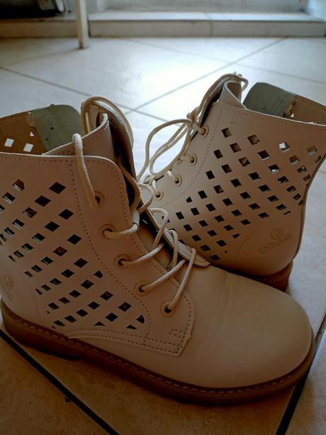 Biele štýlové dierkované členkové čižmy, 34