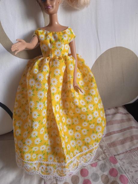 Barbie šaty,