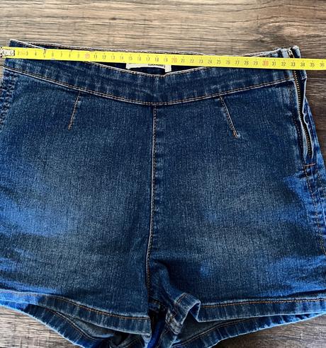 Kraťasy, clockhouse,36