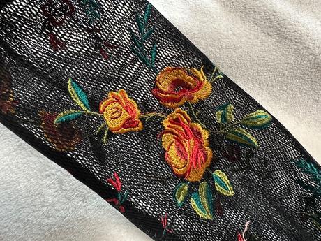 Čierna vyšívaná bombera zn. guess originál, guess,m / s