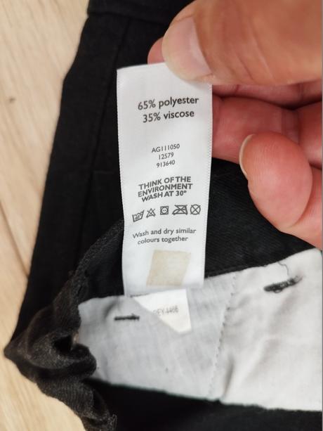 Tesilové kraťasy, 128