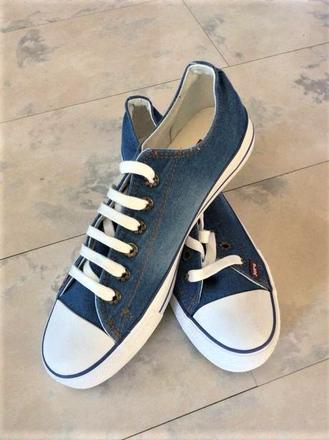 Kvalitné tenisky, 42