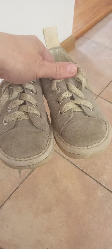 Krásne chlapčenské topánky, 25