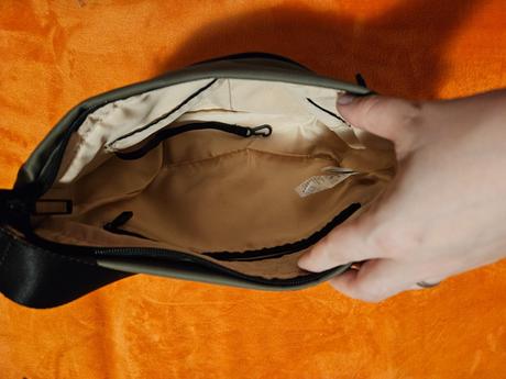 Minimalne nosená kabelka hedgren,